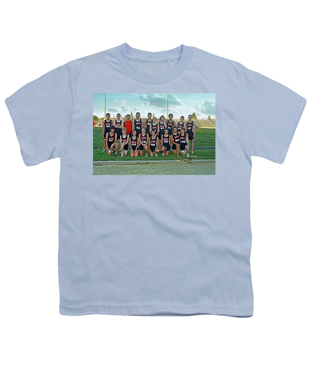 Cal Youth T-Shirt featuring the photograph Team Pic- Run on the Green by Randy Wehner