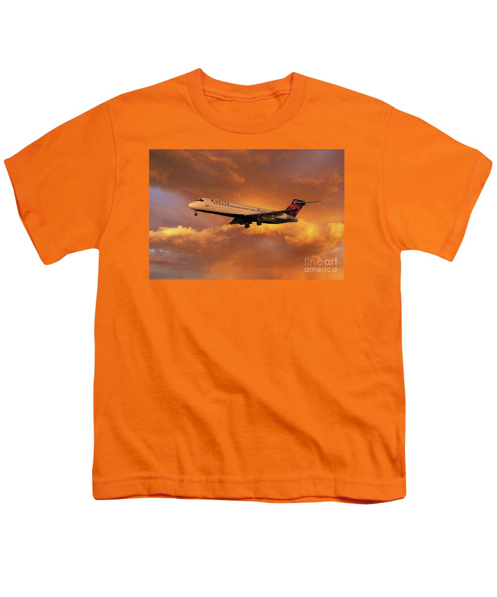 Delta Youth T-Shirt featuring the digital art Delta_Boeing 717-200 N934AT by Airpower Art