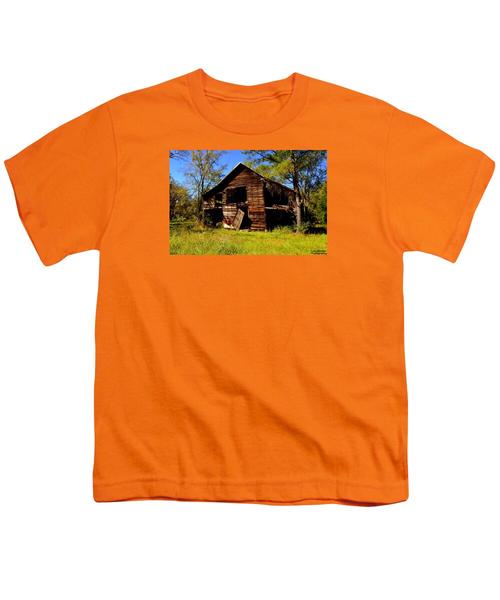 Barns Youth T-Shirt featuring the photograph I've Seen Better Days by Lisa Wooten