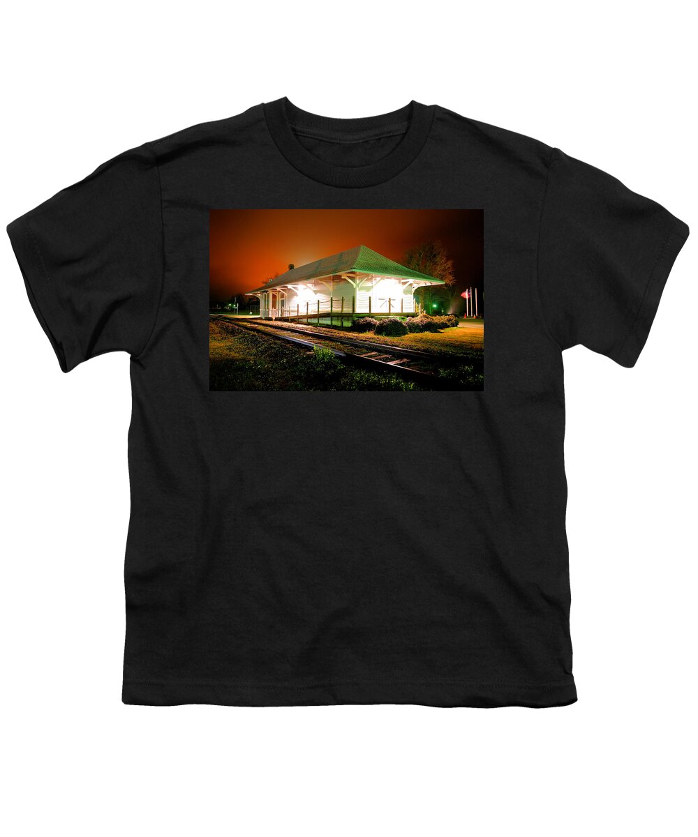 Heath Springs Youth T-Shirt featuring the photograph Heath Springs Depot by Joseph C Hinson