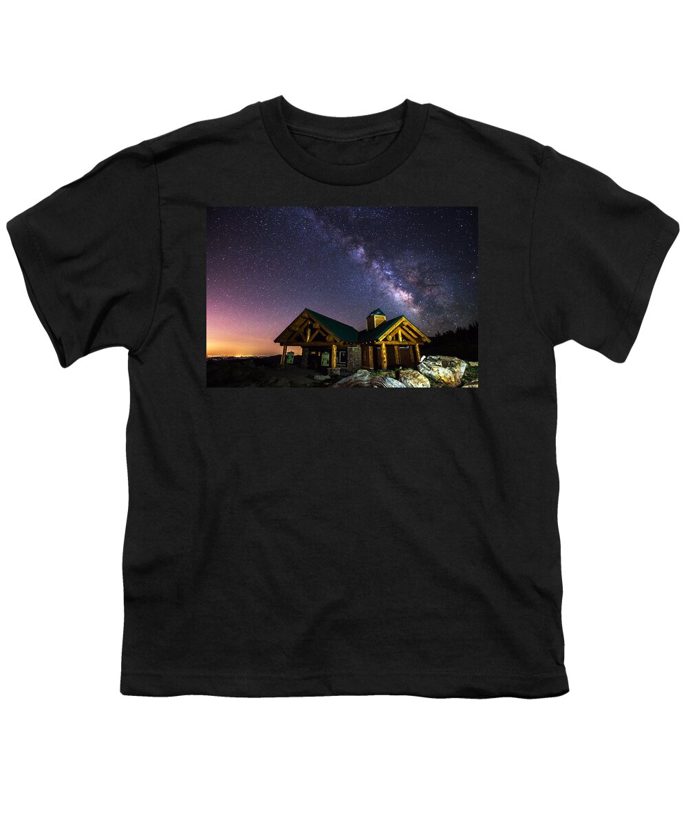Milky Way Youth T-Shirt featuring the photograph Mount Evans Visitor Cabin by Darren White