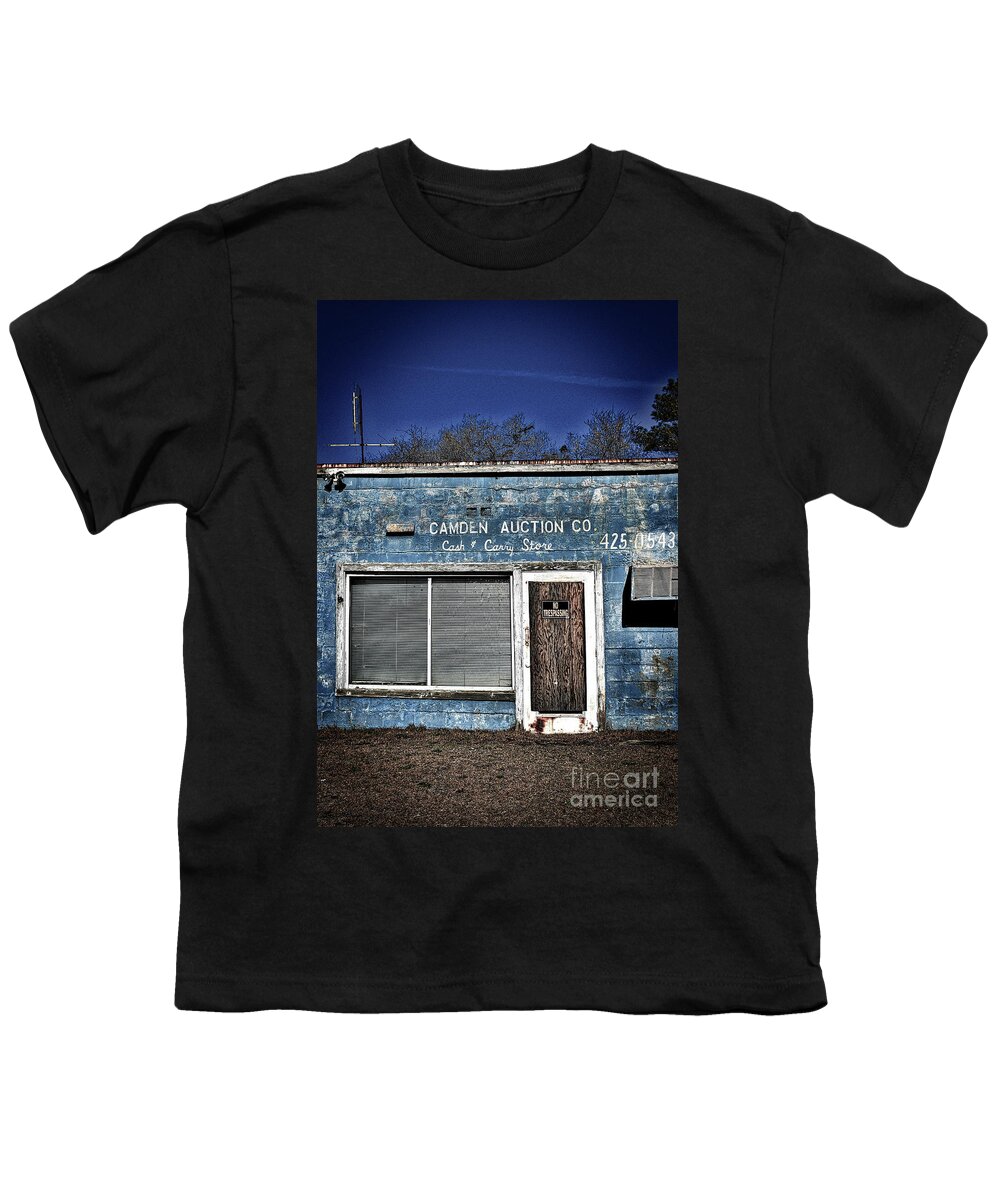 Scenic Tours Youth T-Shirt featuring the photograph Cash N Carry by Skip Willits