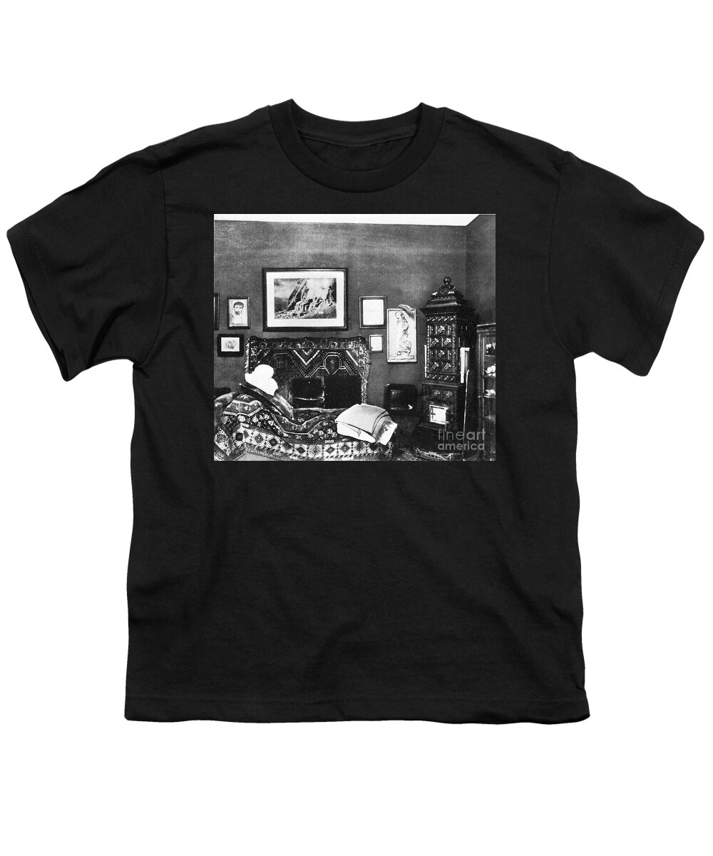 Science Youth T-Shirt featuring the photograph Freuds Consulting Room by Science Source