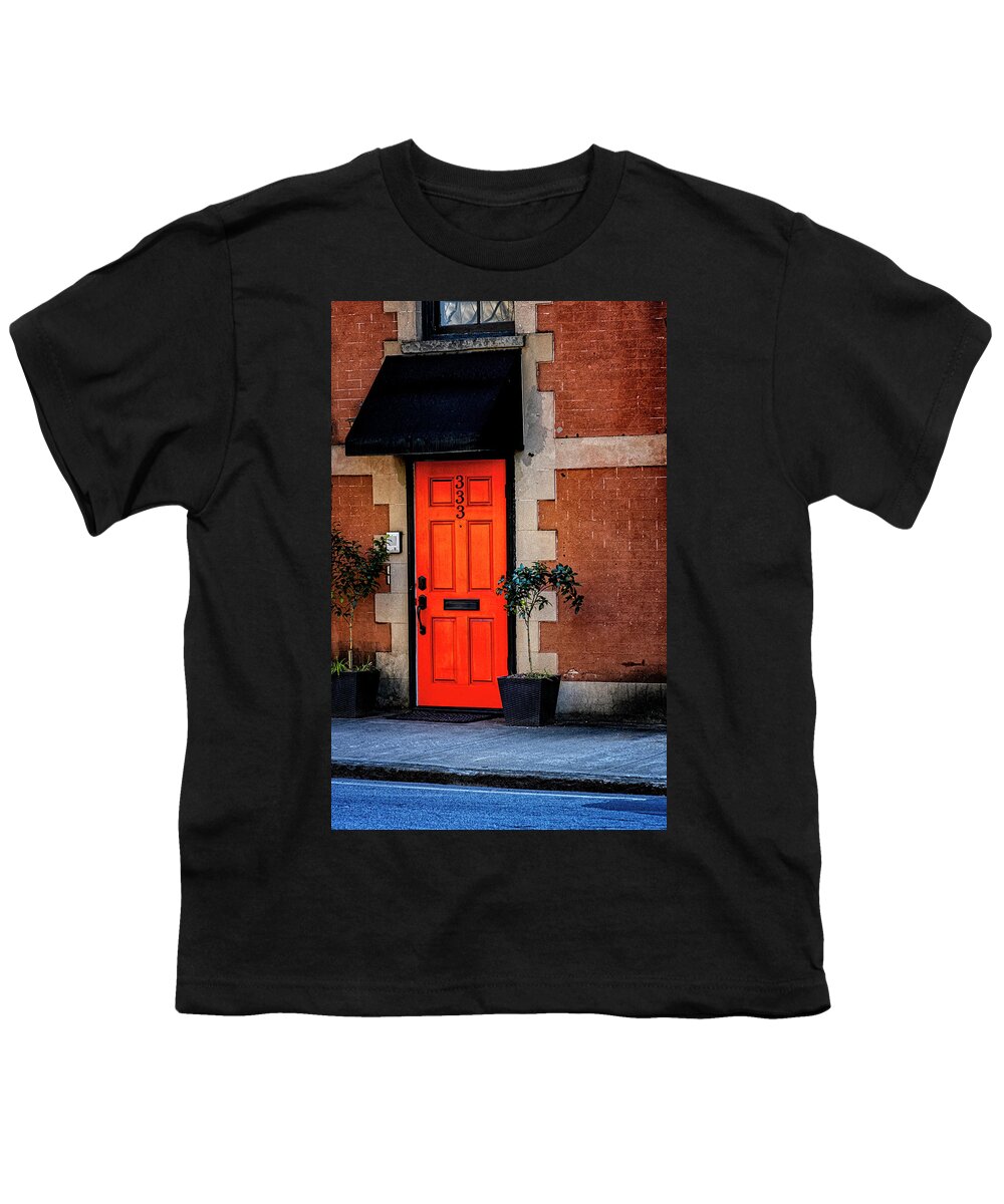 Marietta Georgia Youth T-Shirt featuring the photograph Red Door by Tom Singleton