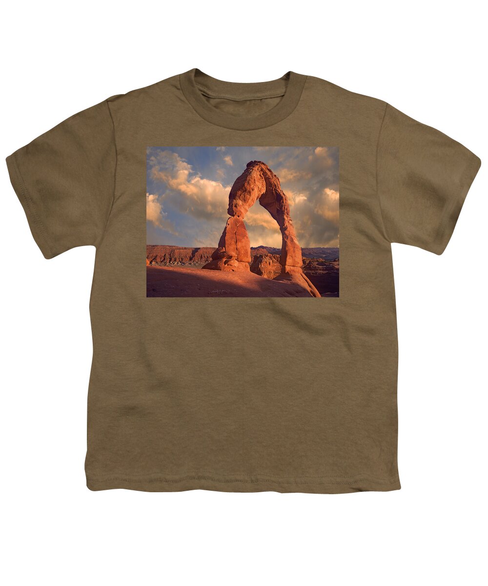 00175754 Youth T-Shirt featuring the photograph Delicate Arch In Arches National Park #2 by Tim Fitzharris