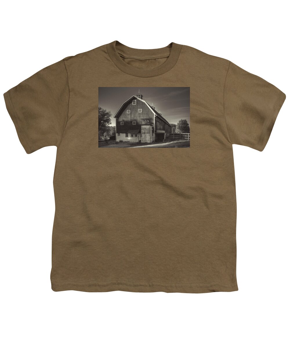 Bruner Family Farm Forest Preserve Youth T-Shirt featuring the photograph Bruner Family Farm Milking Barn by Roger Passman