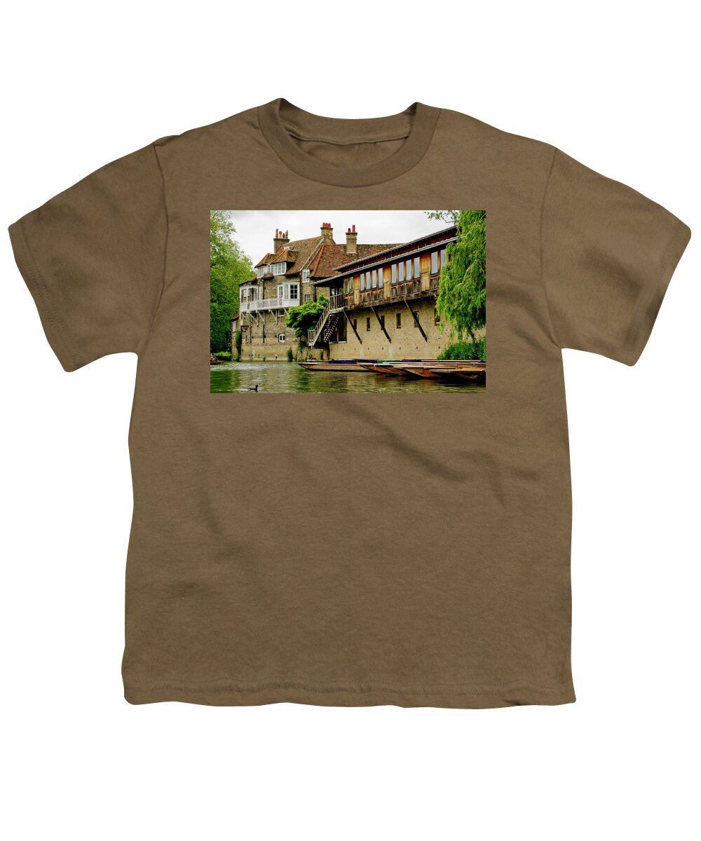 Cambridge Youth T-Shirt featuring the photograph Chauffeur punts station in Cambridge. by Elena Perelman