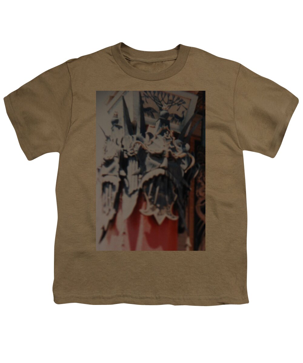 Grumanns Chinese Theater Youth T-Shirt featuring the photograph Chinese Masks by Rob Hans