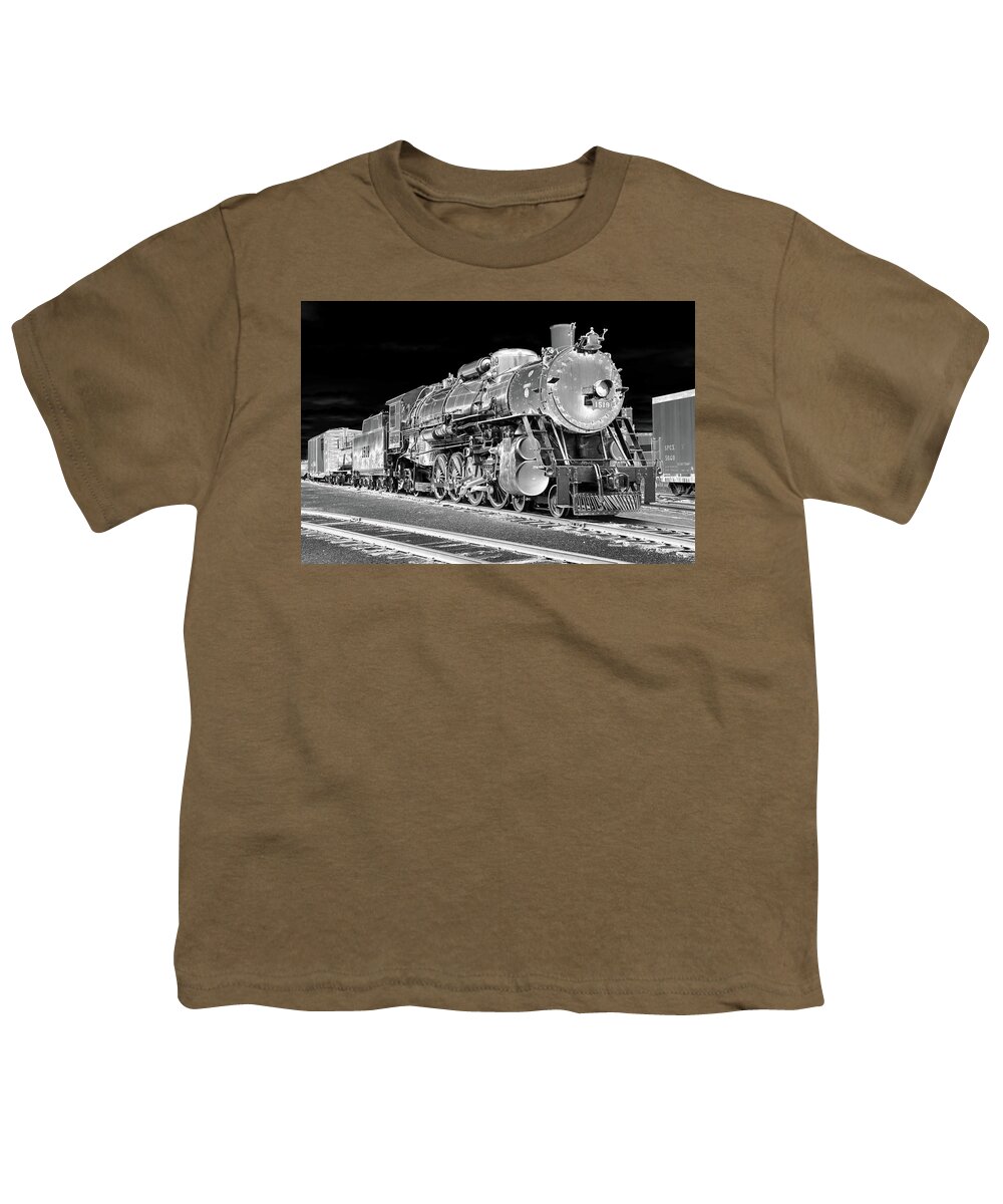 Train Youth T-Shirt featuring the photograph Locomotive 1519 - BW - Heavy Metal 01 by Pamela Critchlow