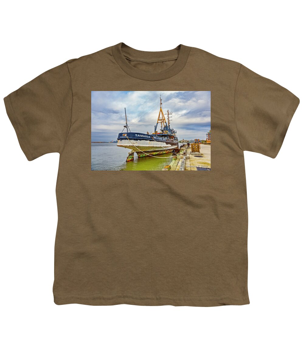 Christopher Holmes Photography Youth T-Shirt featuring the photograph Tamaroa Zuni - Stern by Christopher Holmes