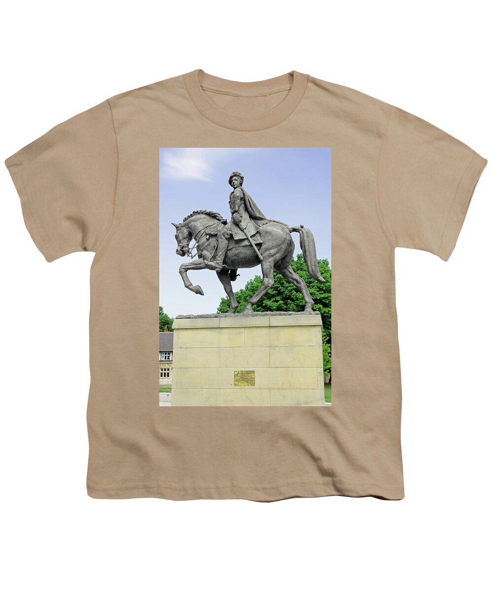 Europe Youth T-Shirt featuring the photograph Bonnie Prince Charlie Statue, Derby by Rod Johnson