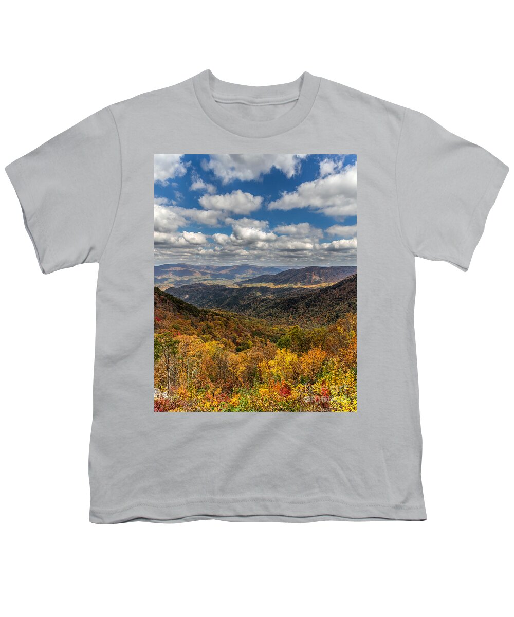 Fort-mountain Youth T-Shirt featuring the photograph Fort Mountain by Bernd Laeschke