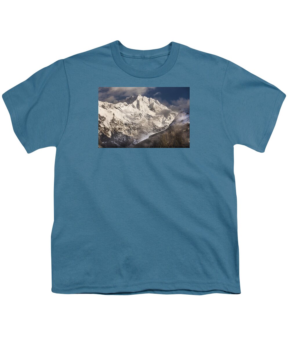 533796 Youth T-Shirt featuring the photograph Mt Crosscut At Dawn Routeburn Track New by Colin Monteath