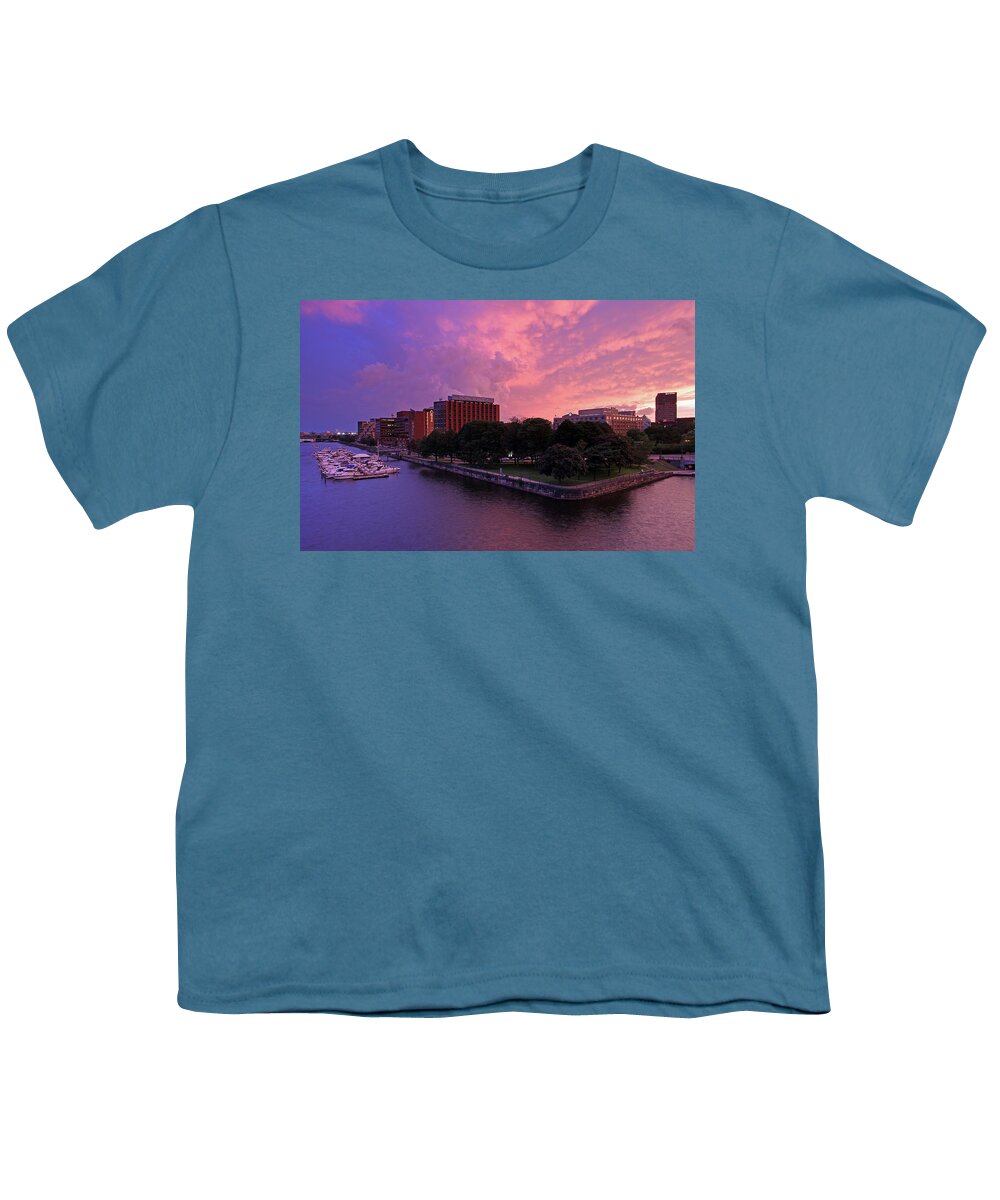 Royal Sonesta Youth T-Shirt featuring the photograph Boston Royal Sonesta by Juergen Roth