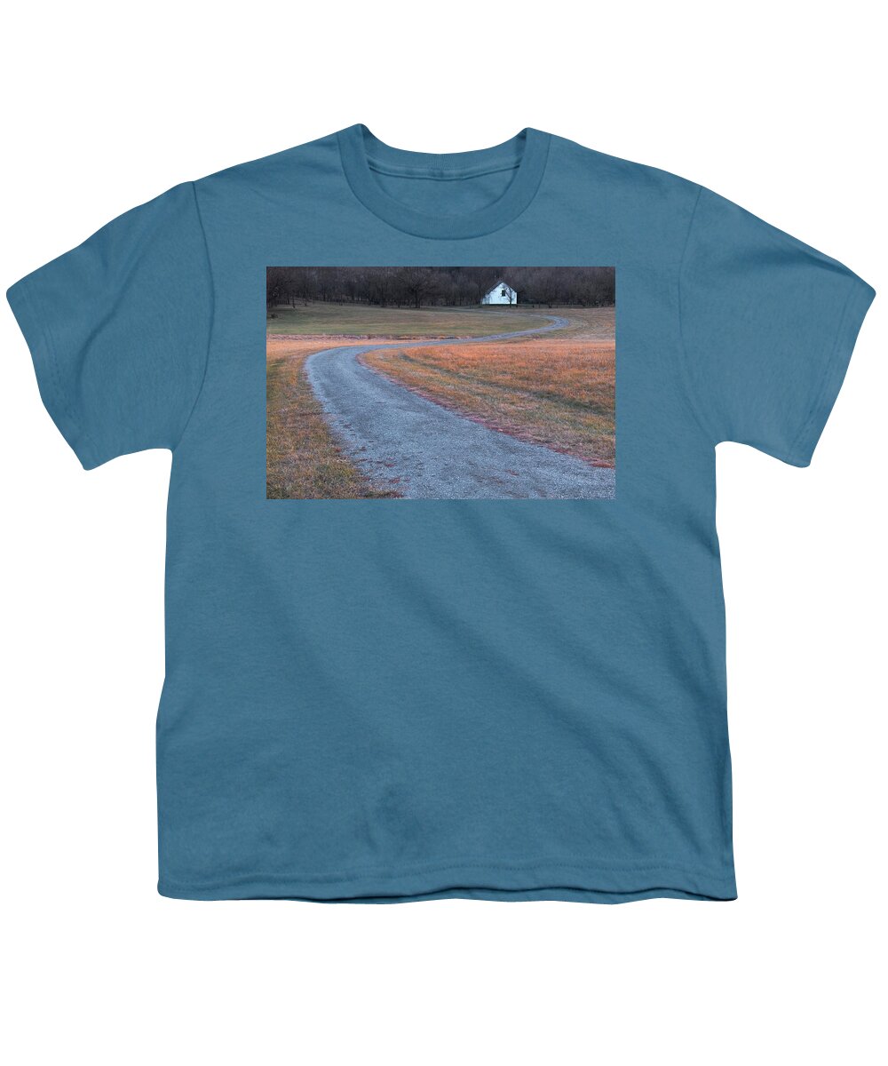 Berryville Virginia Youth T-Shirt featuring the photograph Winding Road by Tom Singleton