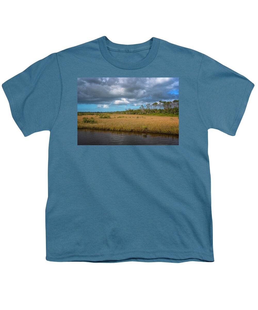 Barberville Roadside Yard Art And Produce Youth T-Shirt featuring the photograph Spruce Creek Park by Tom Singleton