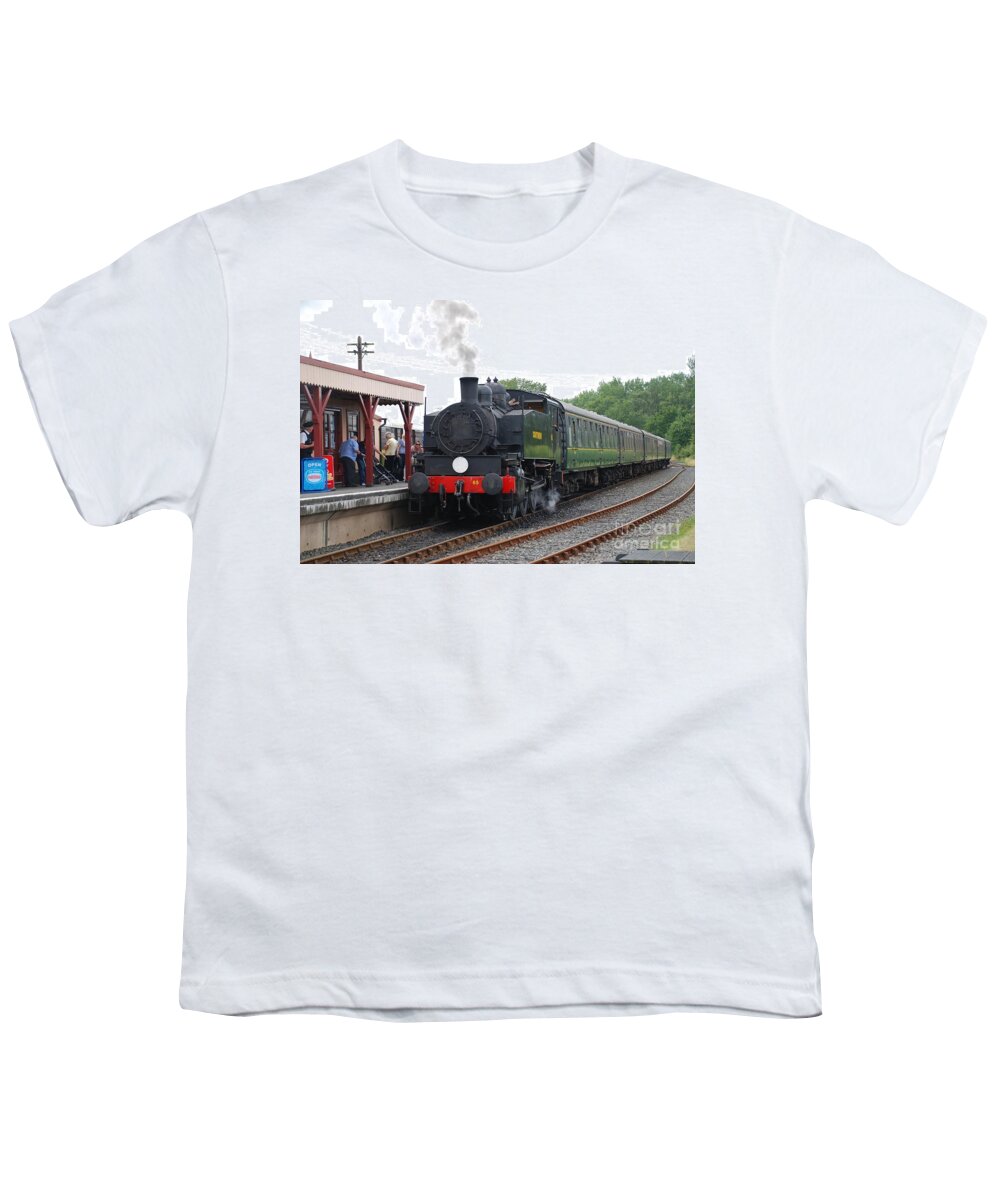 Usa Youth T-Shirt featuring the photograph Bodiam station by David Fowler