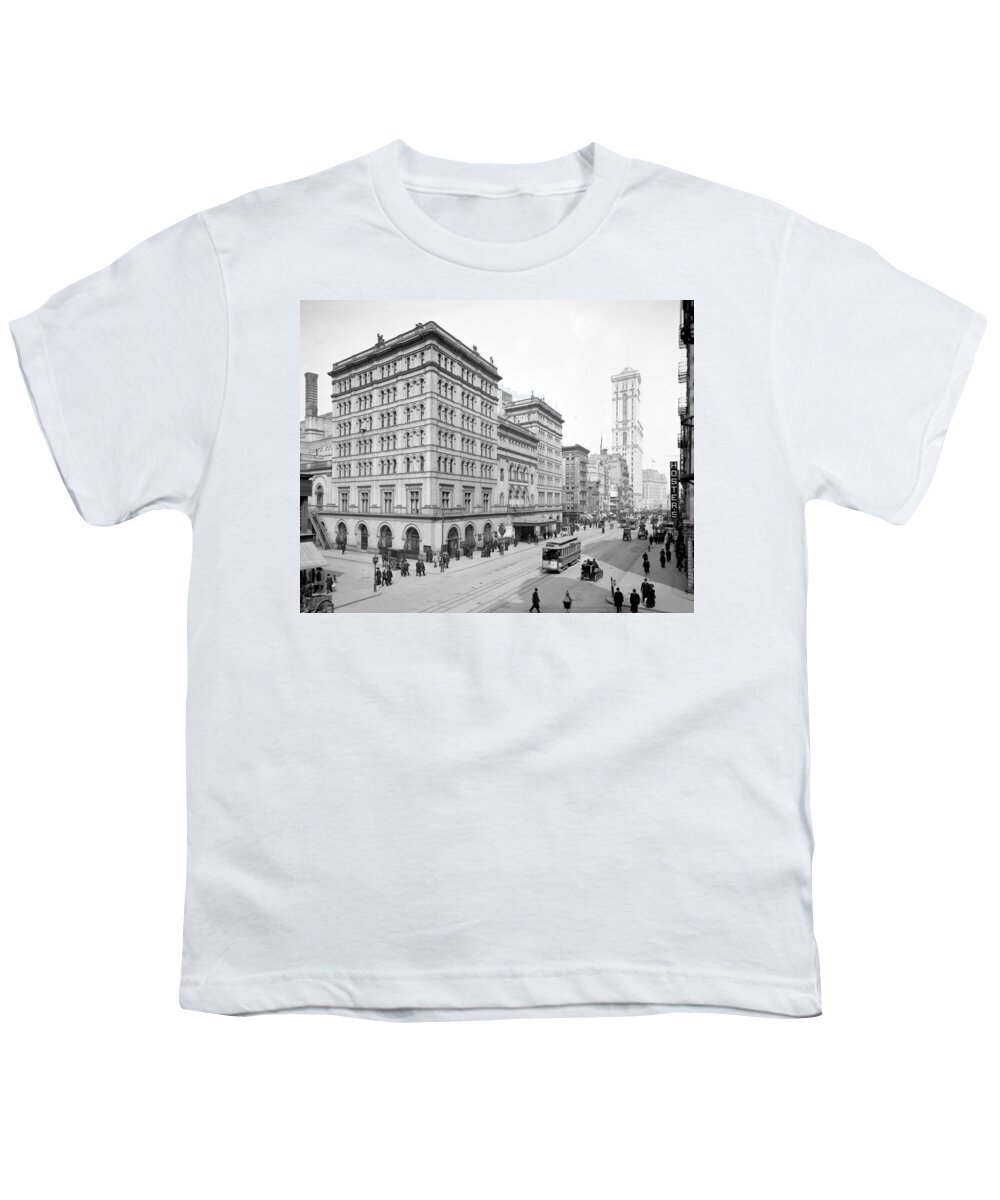 Entertainment Youth T-Shirt featuring the photograph Nyc, Metropolitan Opera House, 1905 by Science Source