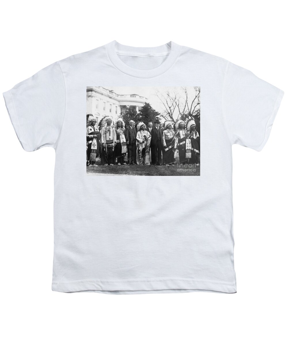 Washington Youth T-Shirt featuring the photograph Coolidge With Native Americans by Photo Researchers