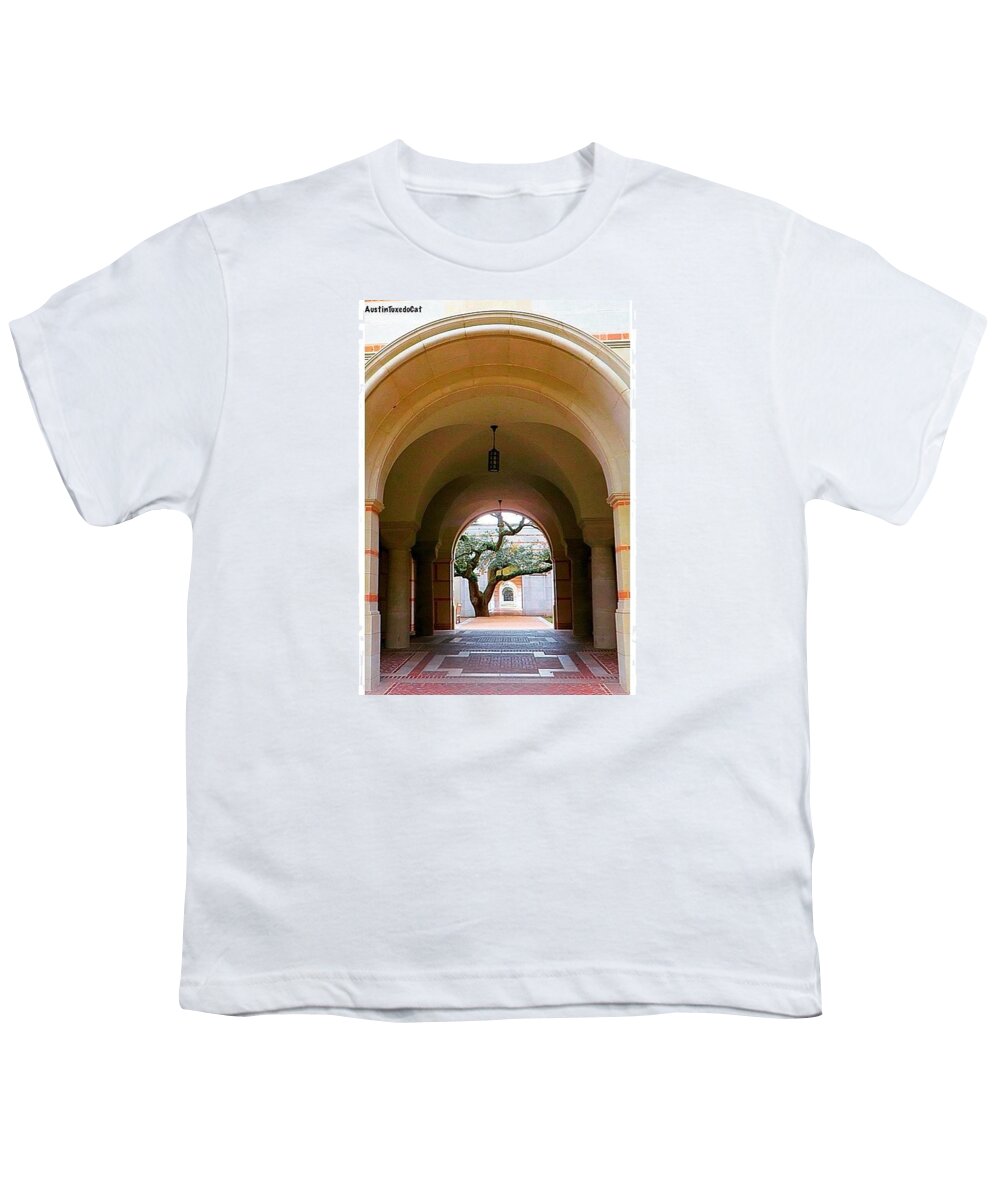 Houston Youth T-Shirt featuring the photograph I Love All The #arches At #rice #1 by Austin Tuxedo Cat