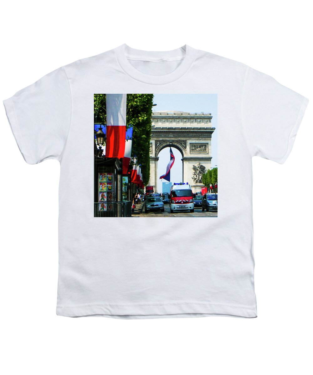 France Youth T-Shirt featuring the photograph The Arc de Triomphe by Jim Feldman