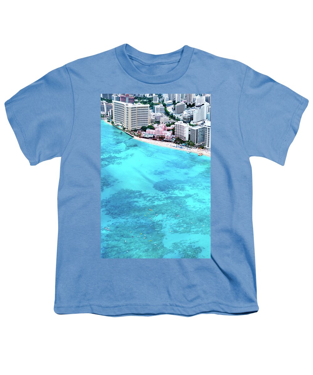 Waikiki Youth T-Shirt featuring the photograph Pink Palace - Waikiki by Sean Davey