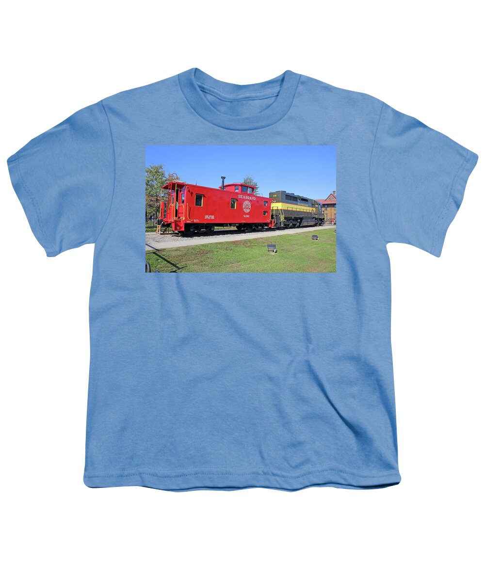 Sal 1114 Youth T-Shirt featuring the photograph Seaboard Air Line Caboose 5241 by Joseph C Hinson