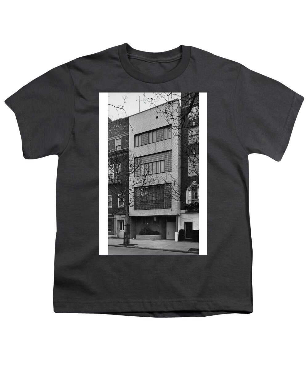 Exterior Youth T-Shirt featuring the photograph A Townhouse Designed By William Lescaze by Samuel H Gottscho and William Schleisner