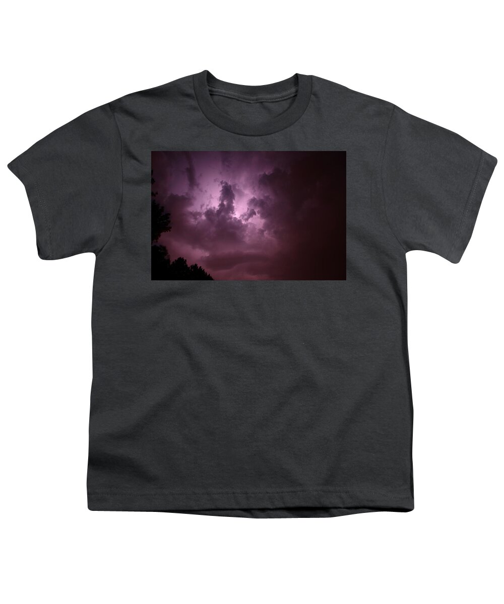 Stormscape Youth T-Shirt featuring the photograph Small But Eruptive Cell North of Kearney by NebraskaSC