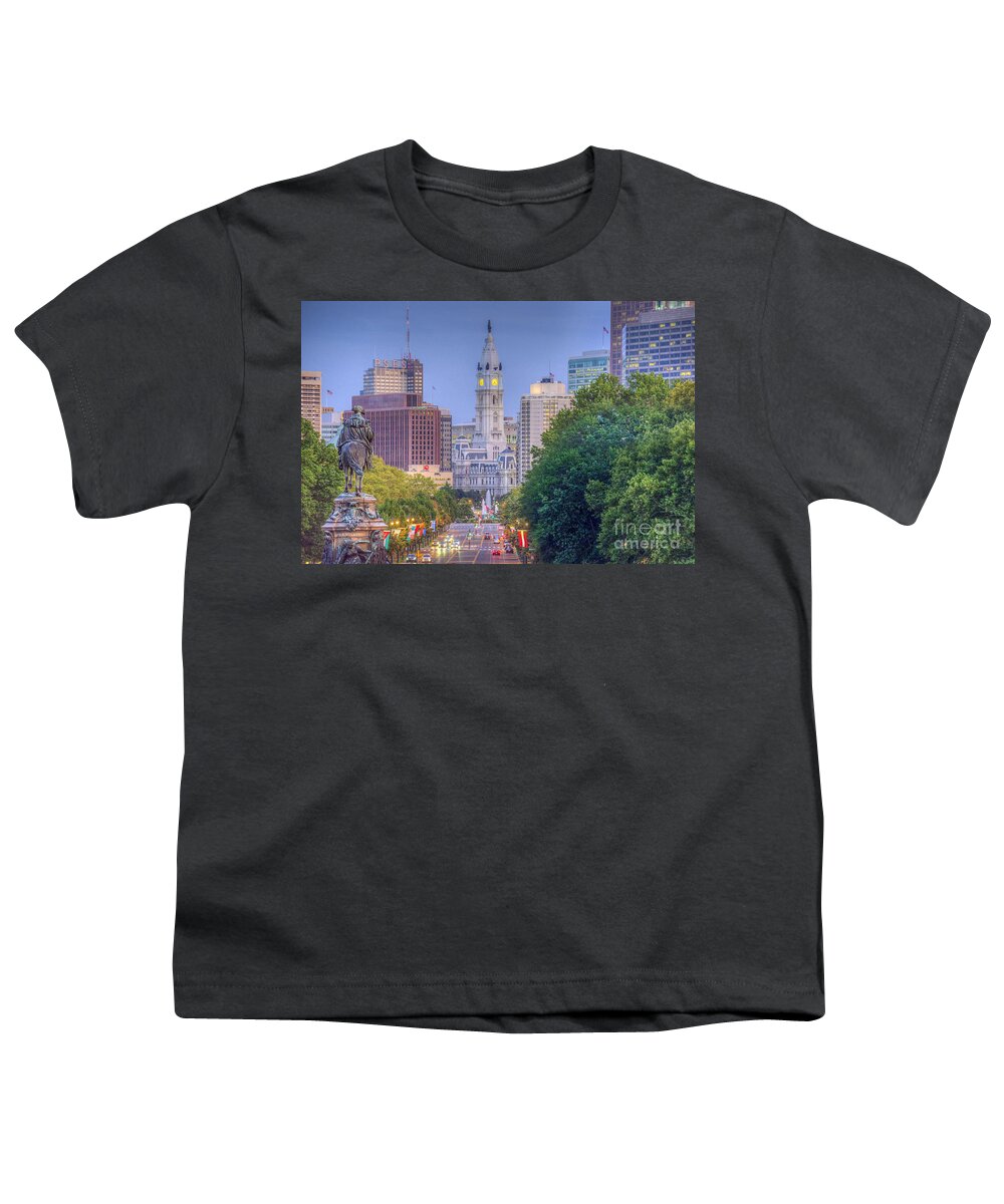 Philadelphia City Hall Youth T-Shirt featuring the photograph Benjamin Franklin Parkway City Hall by David Zanzinger