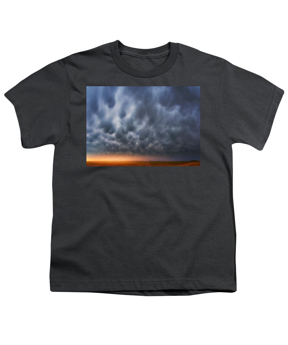 Mammatus Clouds Youth T-Shirt featuring the photograph Mammatus over Madrid by Darren White