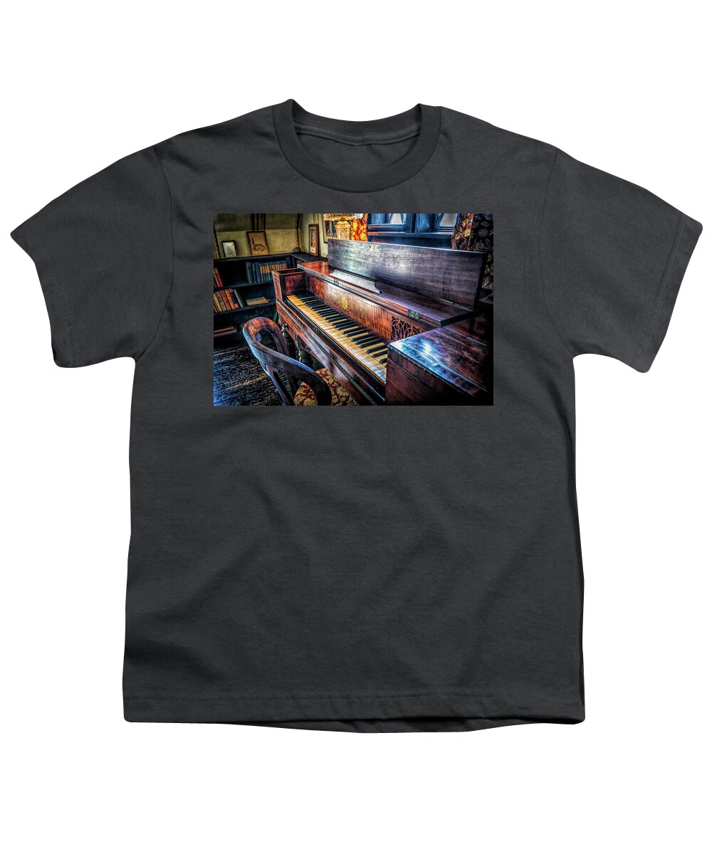 Beauport Youth T-Shirt featuring the photograph Music Room in Beauport by Lilia S