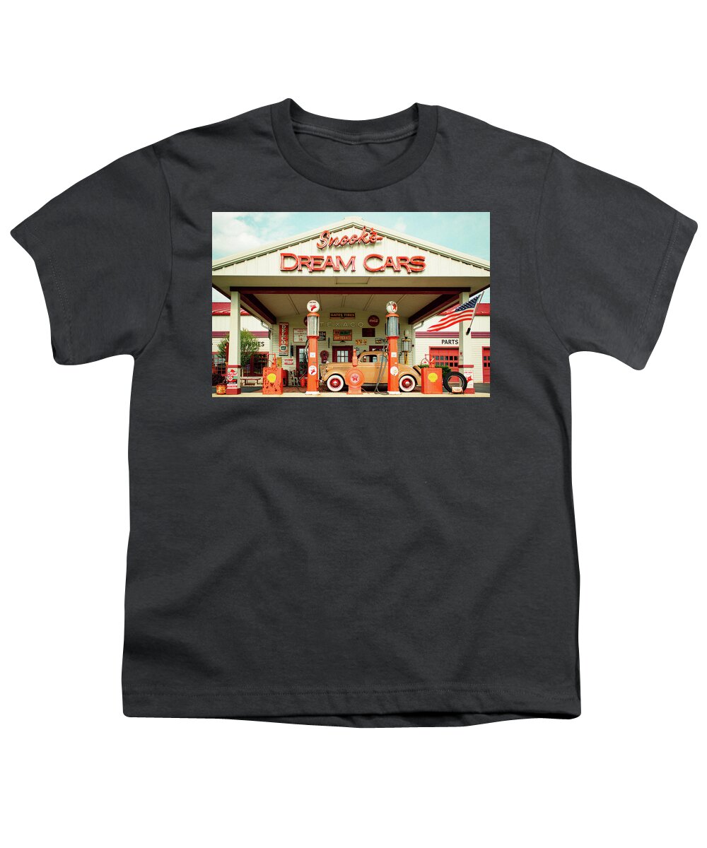 Americana Youth T-Shirt featuring the photograph Snook's Dream Cars by Andrew Weills