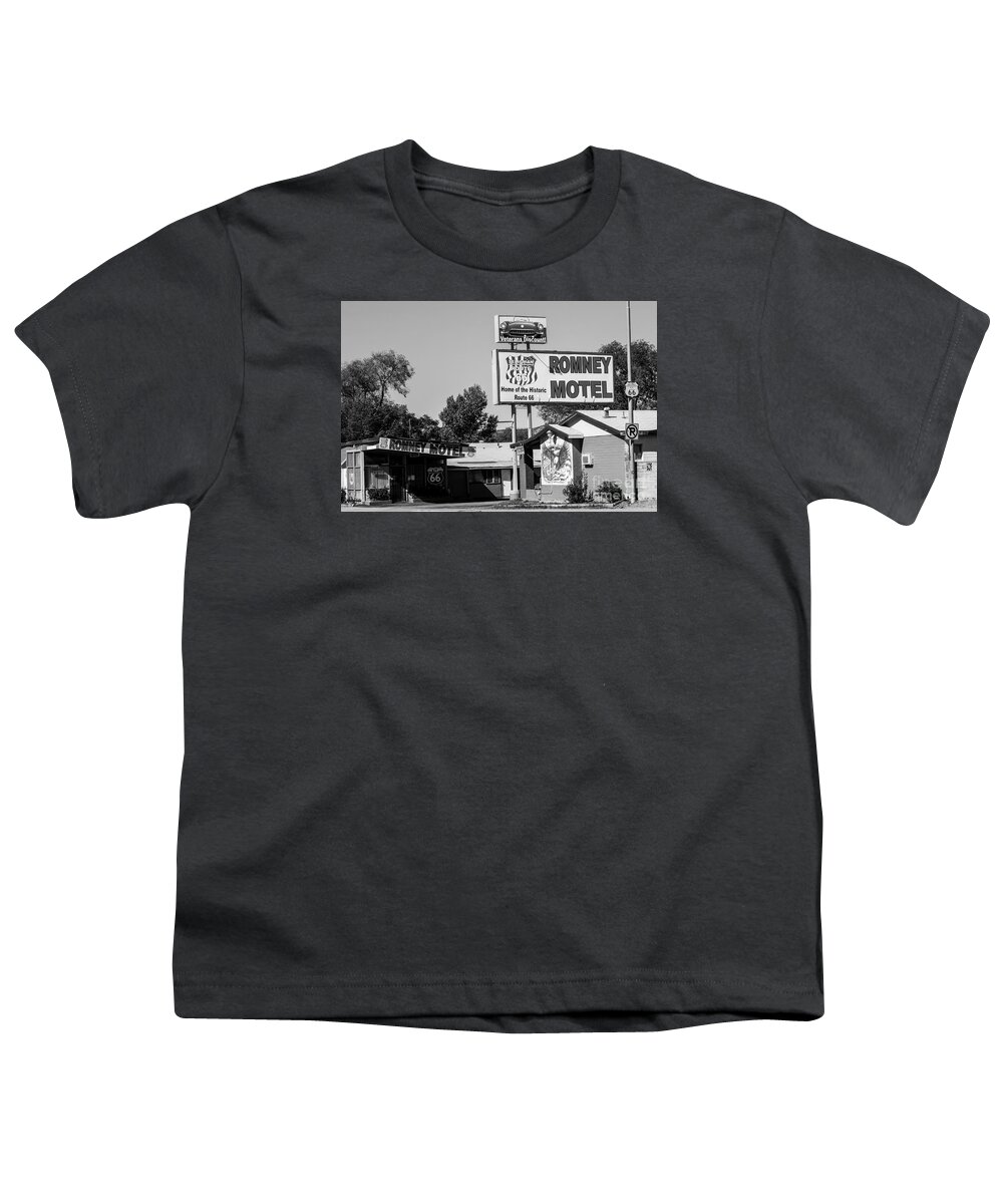 Motels Youth T-Shirt featuring the photograph The Romney Motel Route 66 by Anthony Sacco