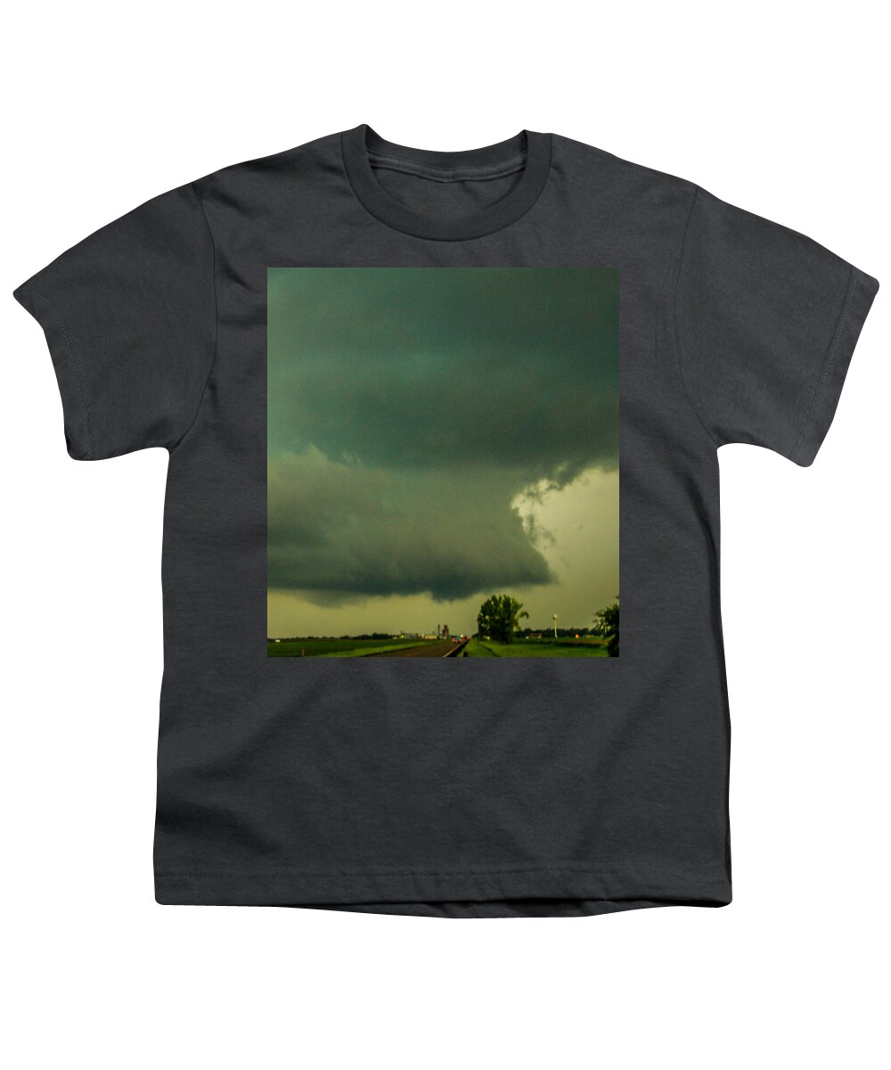 Nebraskasc Youth T-Shirt featuring the photograph There Be a Nebraska Storm a Brewin 029 by NebraskaSC