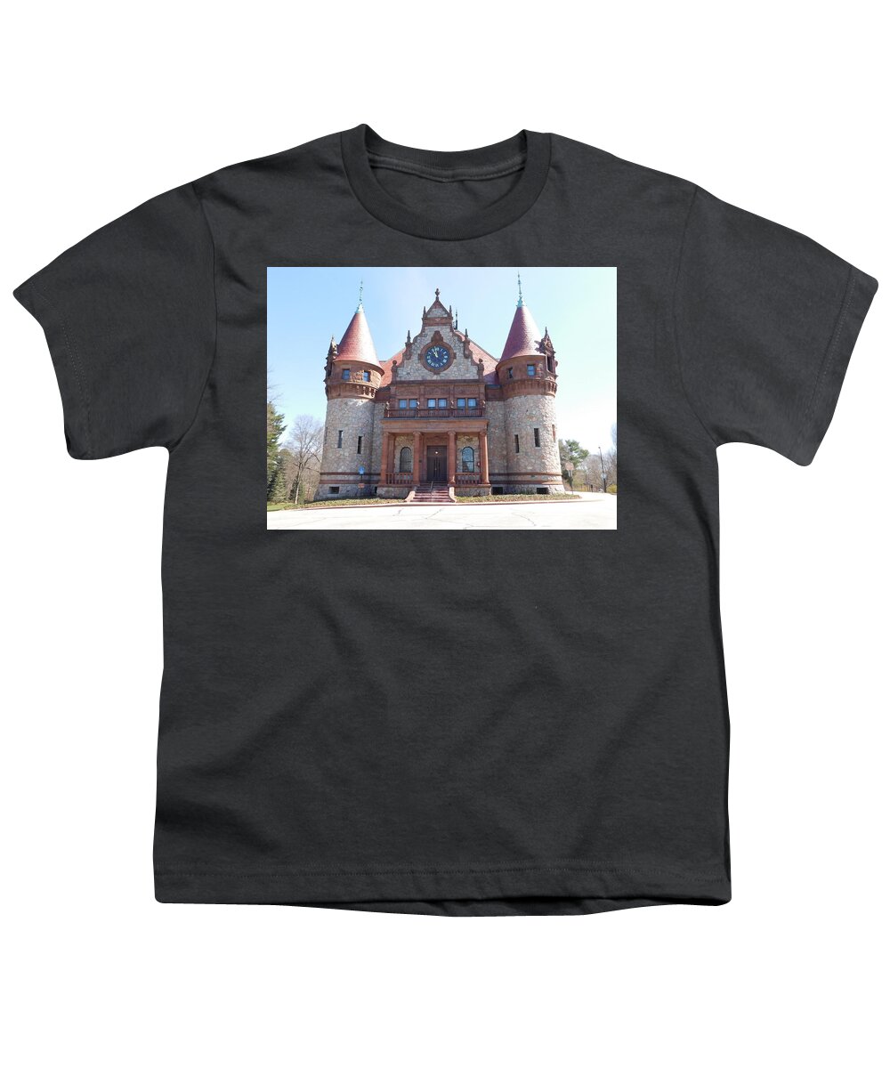 Wellsley Youth T-Shirt featuring the photograph Wellsley Town Hall by Catherine Gagne