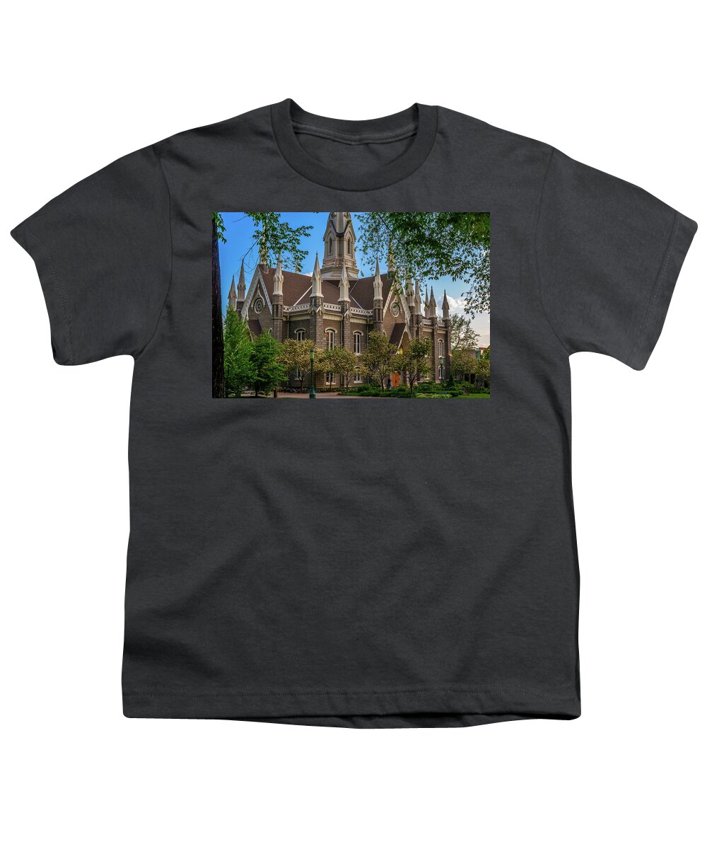 Assembly Hall Youth T-Shirt featuring the photograph Assembly Hall by Donald Pash