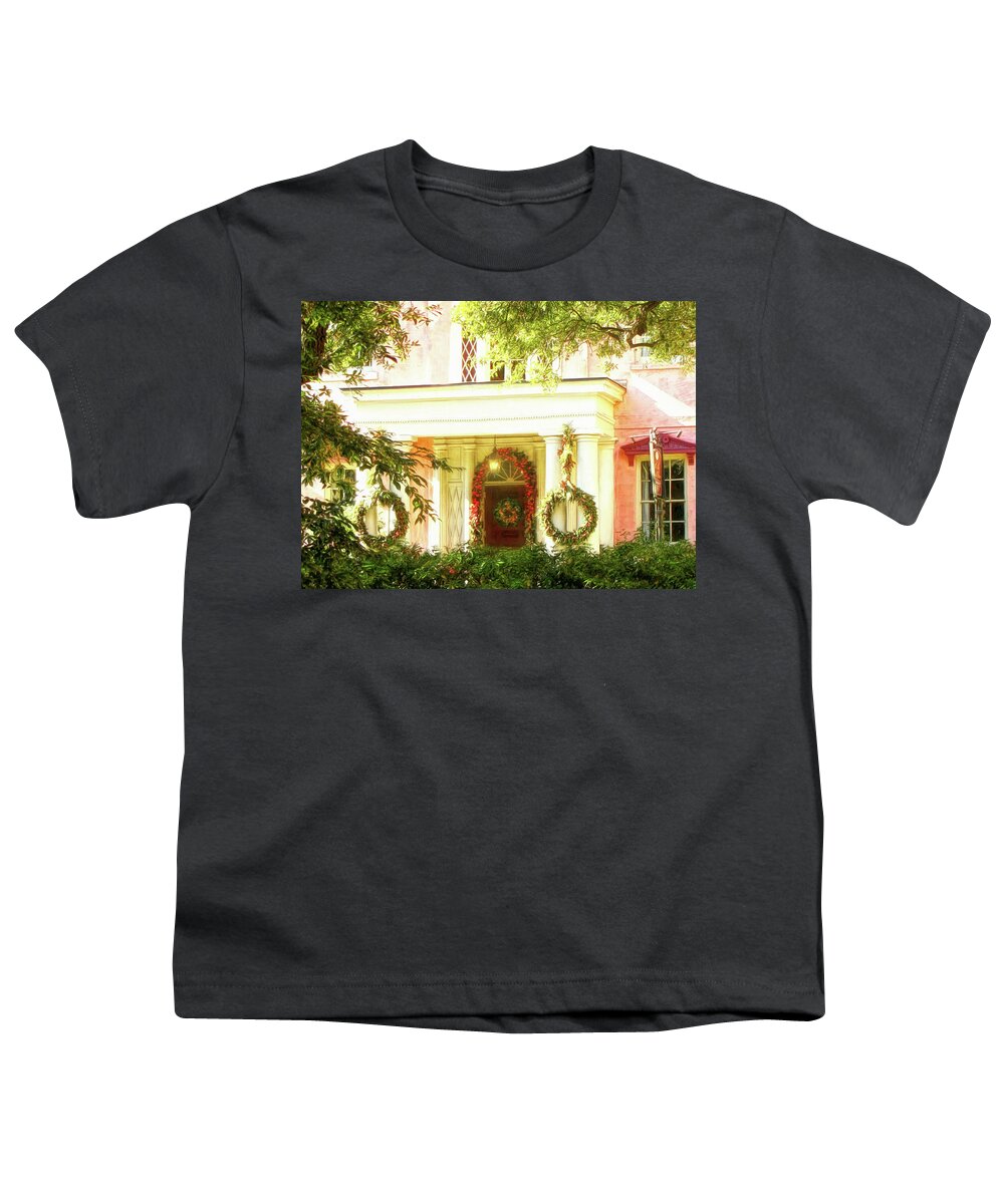 Architecture Youth T-Shirt featuring the photograph The Olde Pink House by Susan Hope Finley