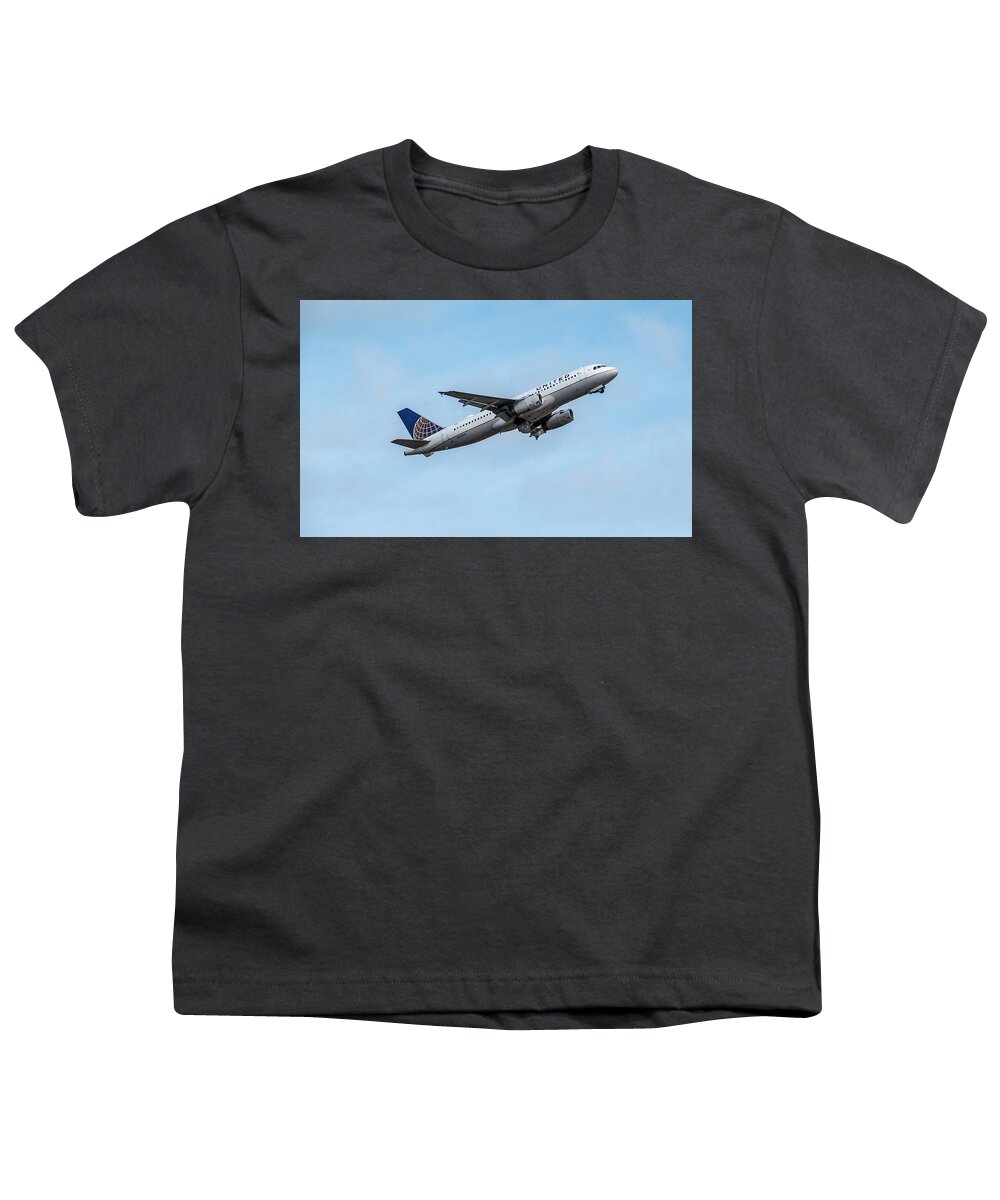 United Airlines Youth T-Shirt featuring the photograph United Airlines #1 by Dart Humeston