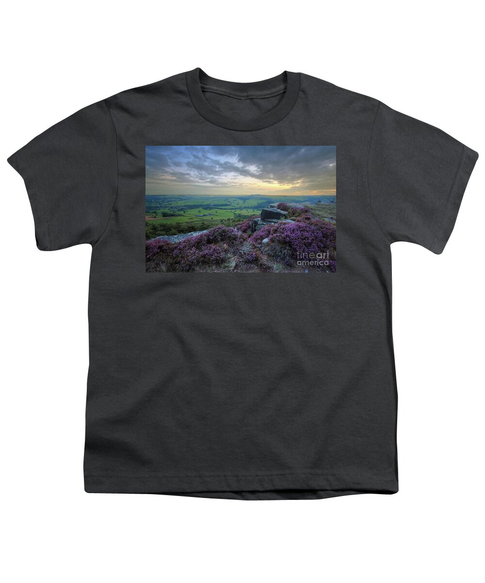 Sky Youth T-Shirt featuring the photograph Baslow Edge 20.0 by Yhun Suarez