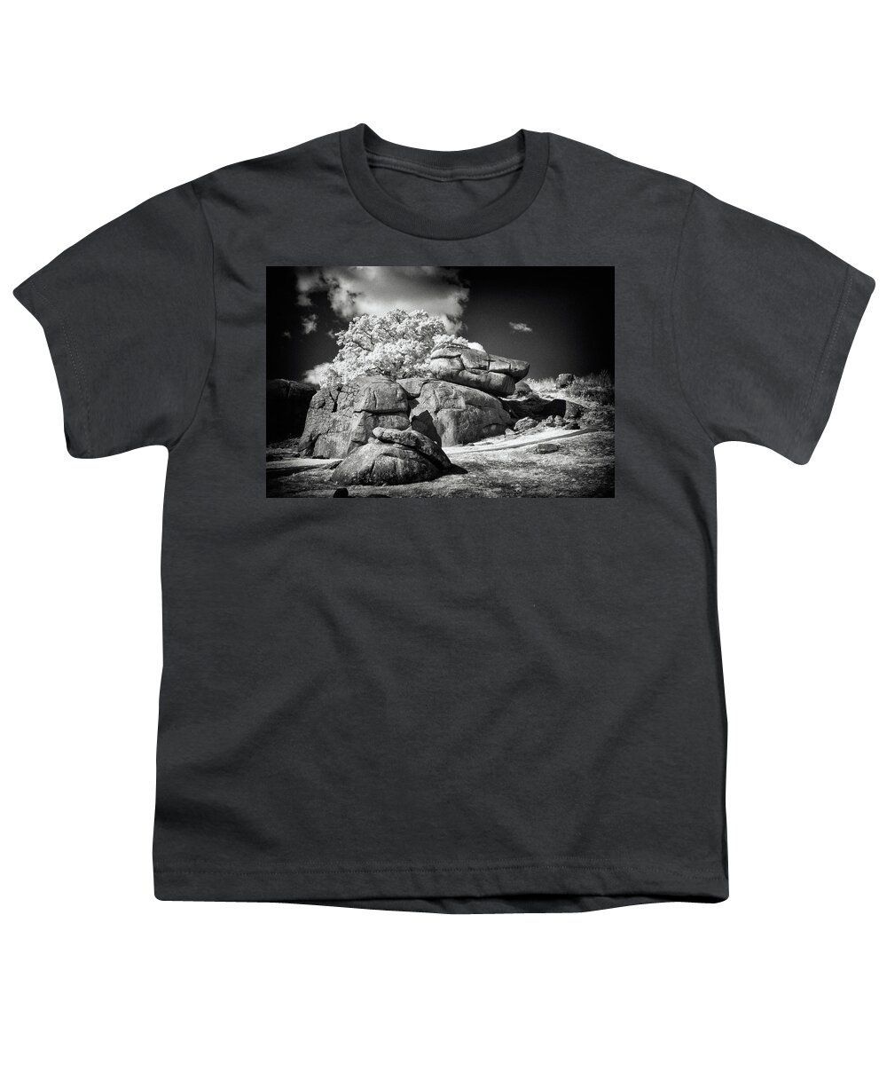 Dir-cw-0032-b Youth T-Shirt featuring the photograph Devils Den - Gettysburg by Paul W Faust - Impressions of Light