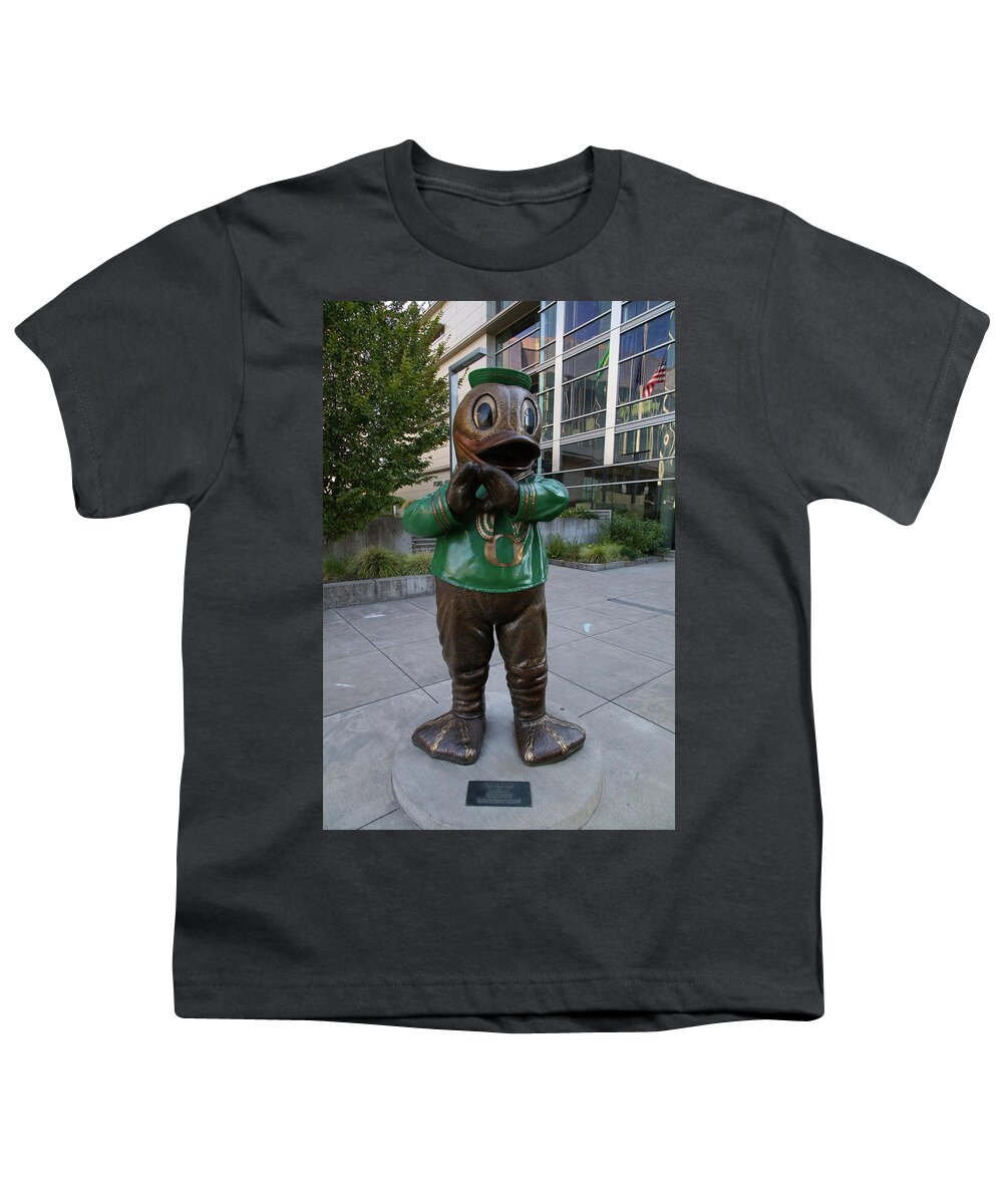 University Of Oregon Ducks Youth T-Shirt featuring the photograph Duck statue at the University of Oregon by Eldon McGraw