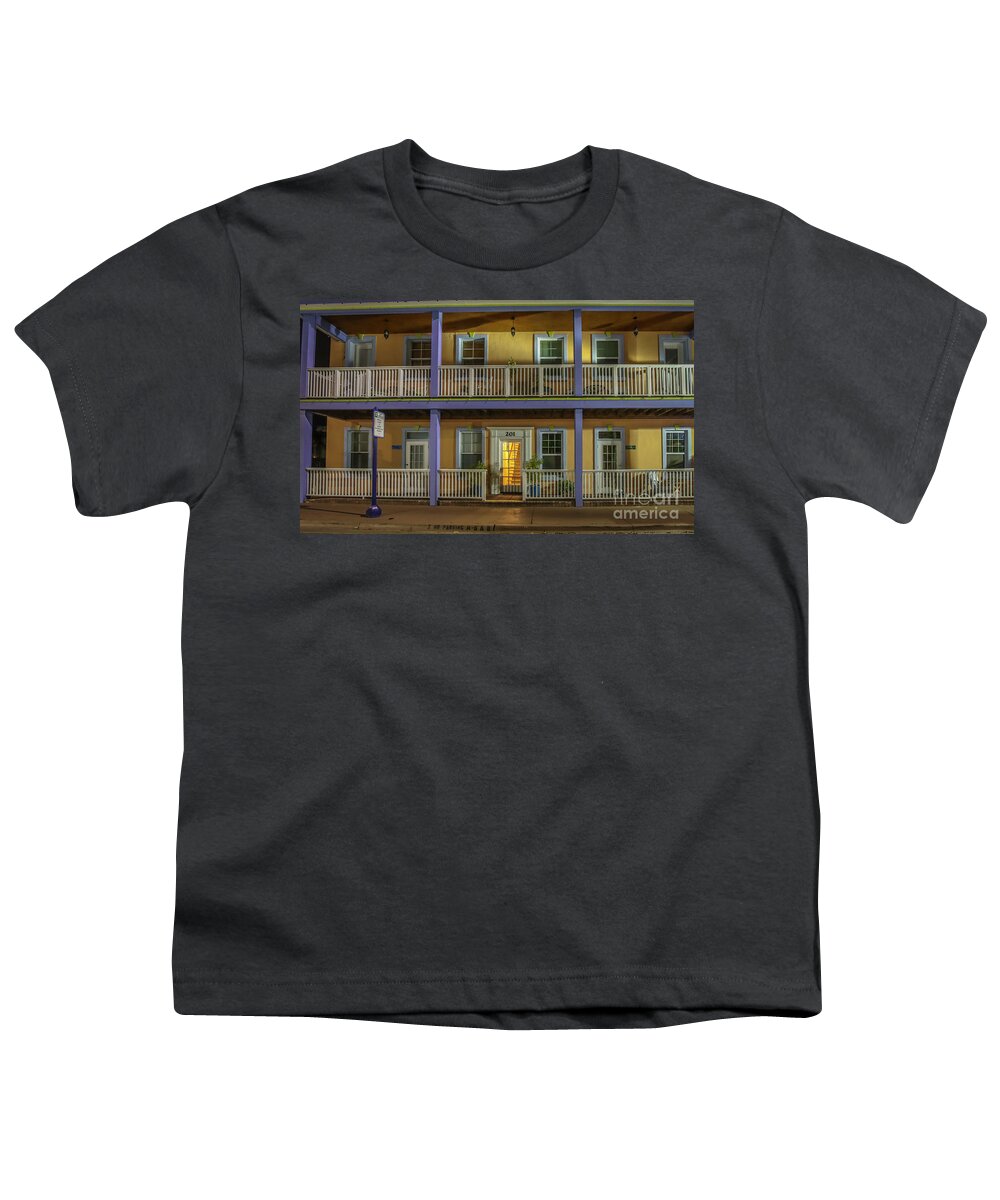 Inn Youth T-Shirt featuring the photograph Old Colorado Inn by Tom Claud