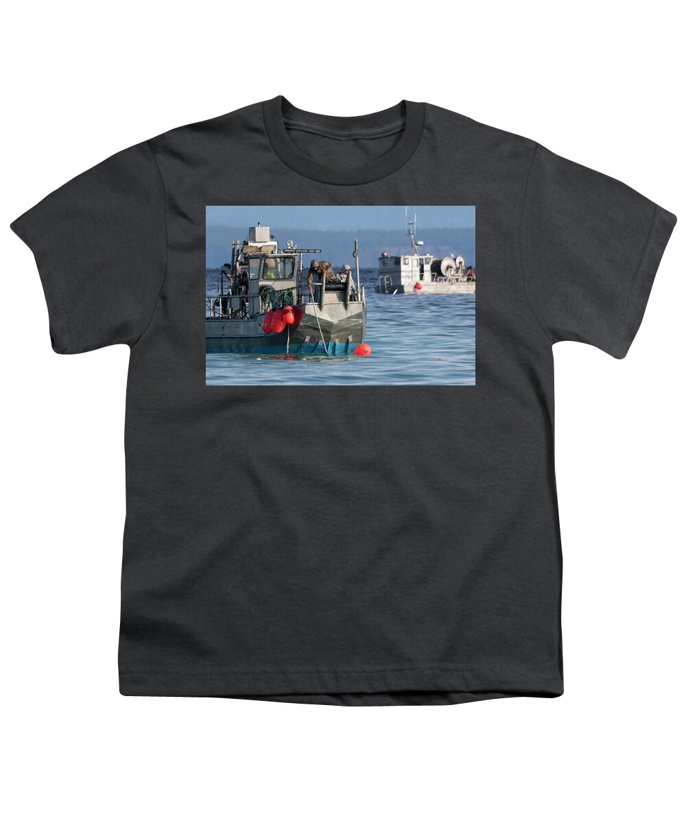Herring Skiff Youth T-Shirt featuring the photograph Snag That Line by Randy Hall