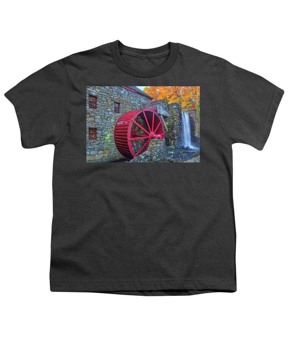 Red Waterwheel Youth T-Shirt featuring the photograph Sudbury Grist Mill Red Waterwheel by Juergen Roth