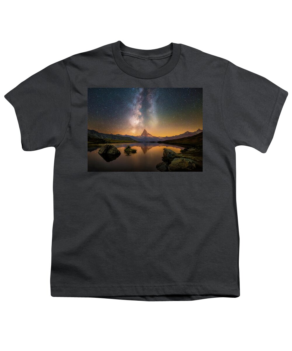 Night Youth T-Shirt featuring the photograph The Milky Way above Matterhorn by Henry w Liu
