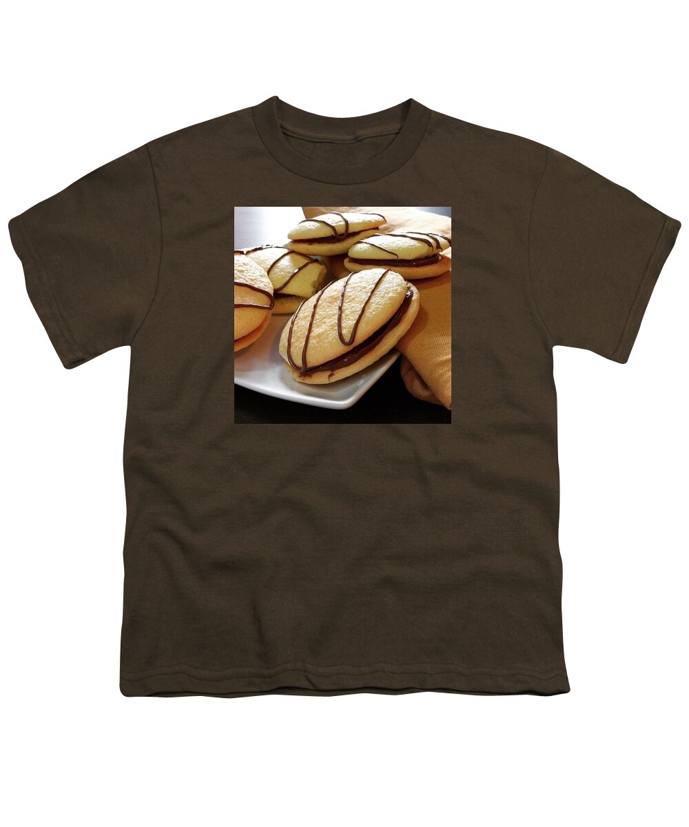 Food Youth T-Shirt featuring the photograph Merendine Yo-yo Con Nutella by Alessia Golosipeccatifoodblog