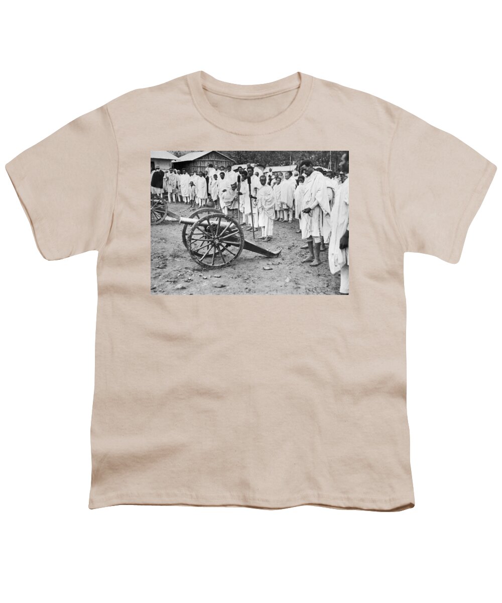 1930s Youth T-Shirt featuring the photograph Soldiers Salute Haile Selassie by Underwood Archives