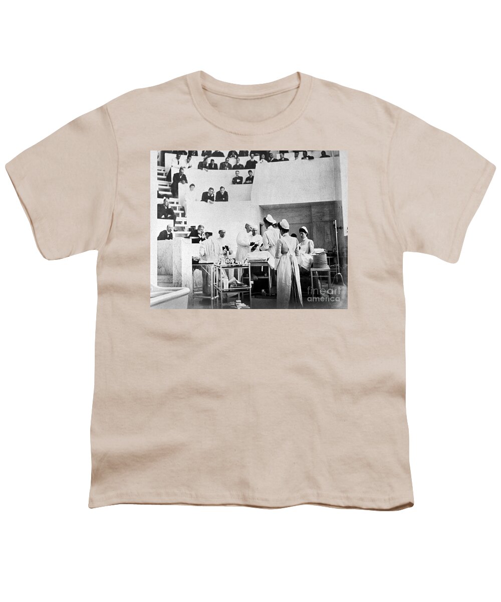 Medical Youth T-Shirt featuring the photograph John Hopkins Operating Theater, 19031904 by Science Source