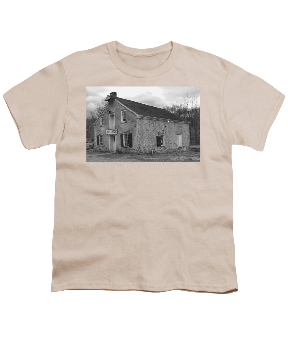 Waterloo Village Youth T-Shirt featuring the photograph Smith's Store - Waterloo Village by Christopher Lotito